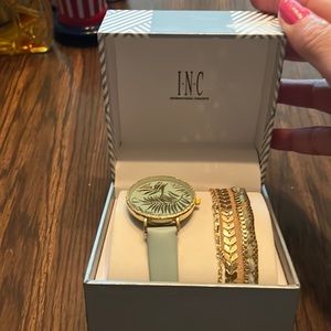 Gorgeous watch set comes w 3 bracelets